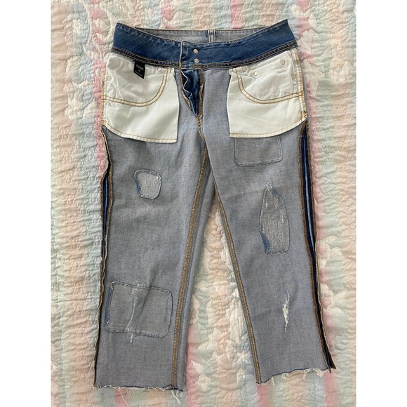 Light Wash VS Hipster Distressed Capri Jeans - Picture 7 of 8